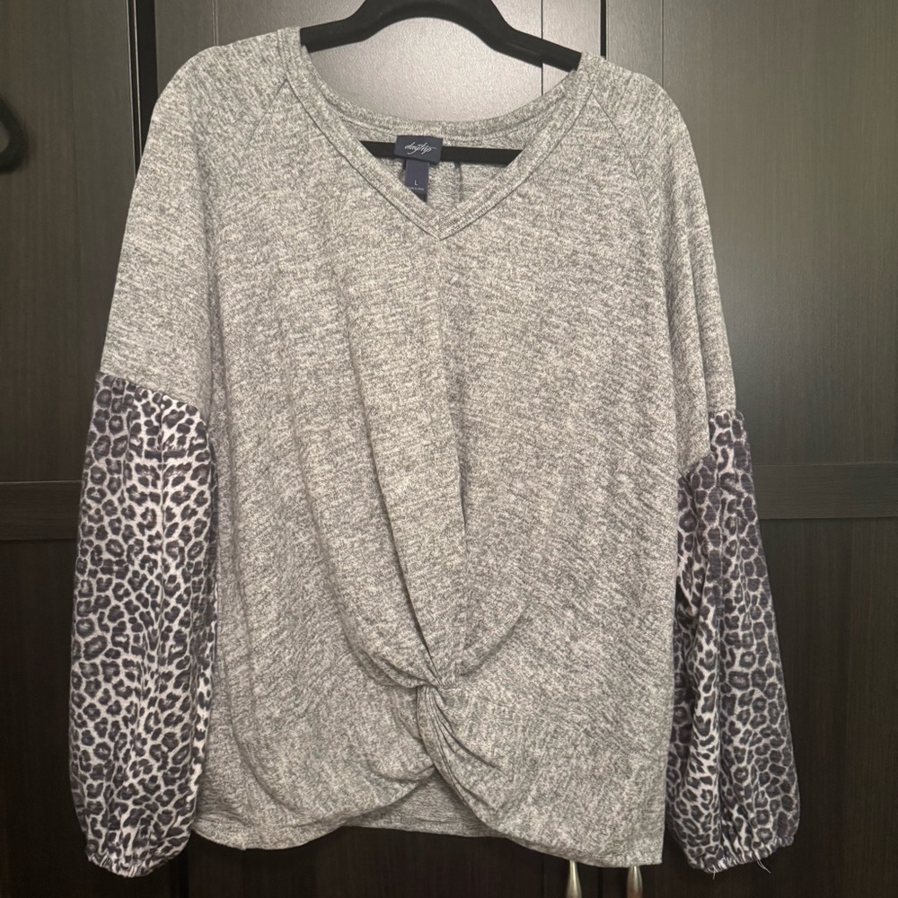 Daytrip Gray Twist Front Sweatshirt with Leopard Print Sleeves​
